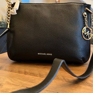 BRAND NEW Michael Kors “Lillie LG Leather Messenger Bag.”